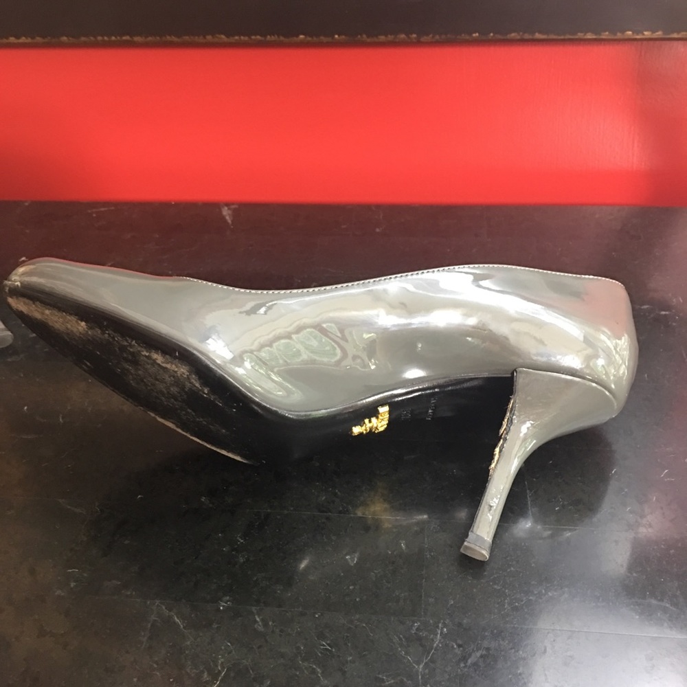 SOLD!  PRADA Gray Patent Leather Pumps - Picture 7 of 8